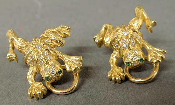 Pair of frog clip back earrings 158eed