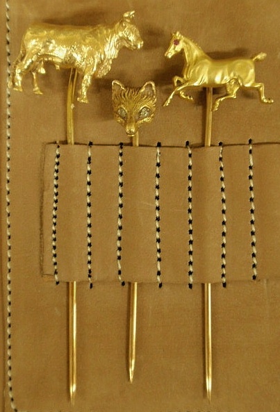 Three animal figural stickpins 158ef6