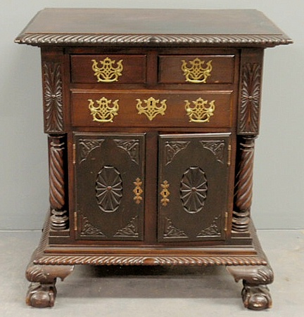 Chippendale style mahogany commode 158f1d