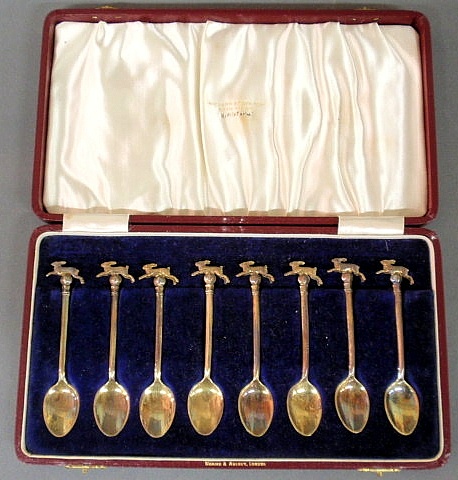 Cased set of eight silver spoons 158f48