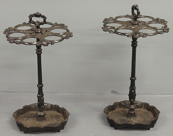 Two similar Victorian cast iron 1590c0