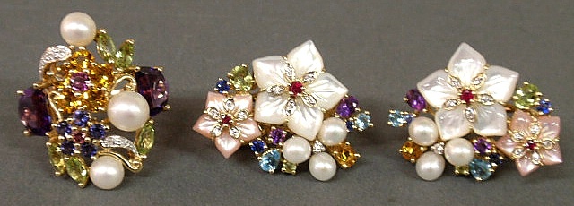 Multi- gem ring and pair of earrings