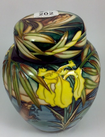 Moorcroft Ginger Jar and Cover 1591ee