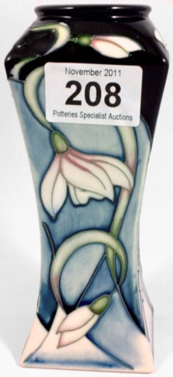 Moorcroft Vase decorated with Snowdrops 1591f2