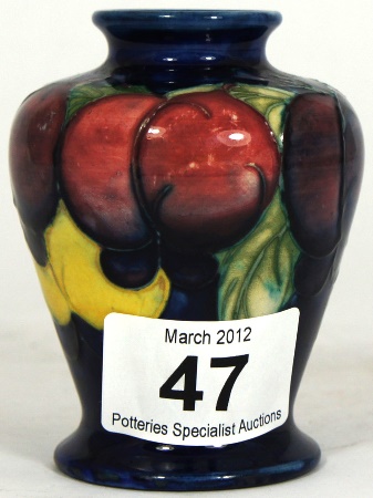 Moorcroft Vase decorated with Wisteria 15936a