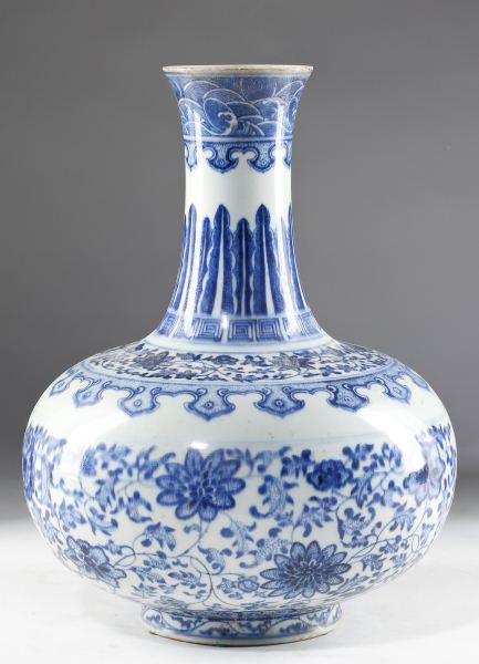 Chinese Large Blue and White Vasebulbous 15bb47