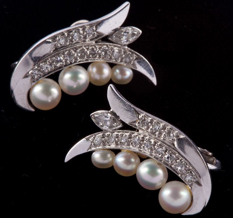 Pair of Pearl and Diamond Earclipsof 15bbbc