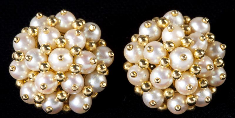 Pair of Cultured Pearl Earclips 15bbc2