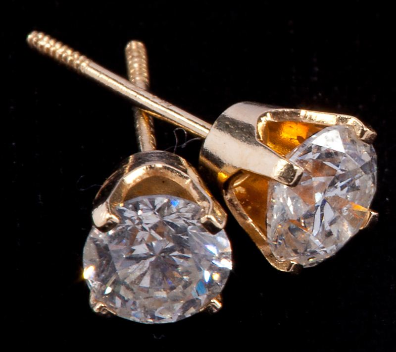Pair of Diamond Stud Earringseach 15bbca