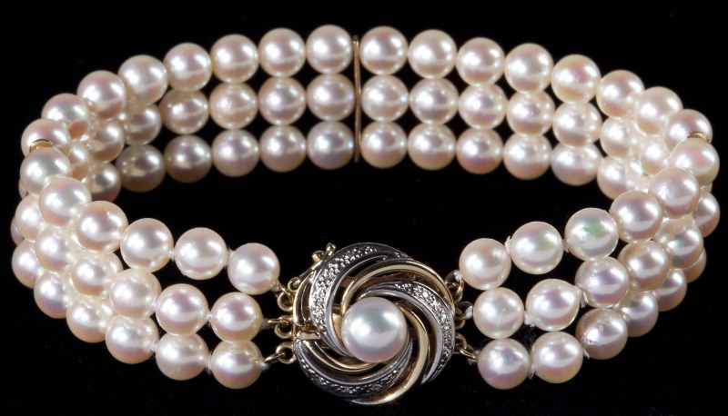 Multi Strand Akoya Pearl Braceletcomprised 15bbcd