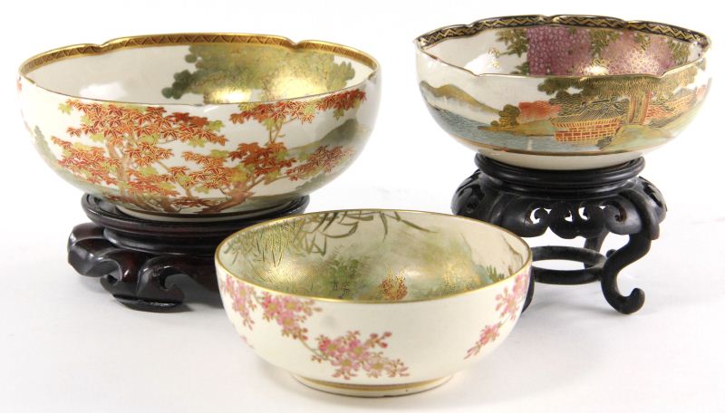 Three Japanese Satsuma Bowlseach 15bf85