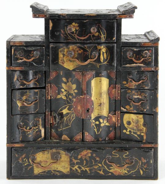 Japanese Lacquered Jewelry Boxpagoda