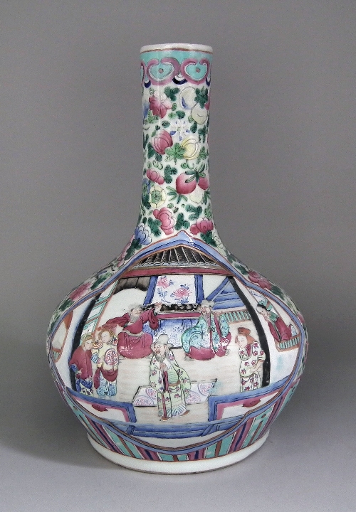 A Chinese porcelain bottle-shaped