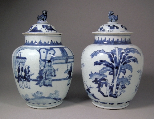 A pair of Chinese blue and white