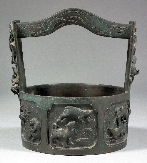 A Chinese bronze bucket cast in 15c02e