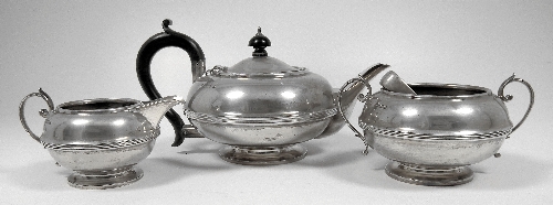 A George V silver three piece tea 15c0f7