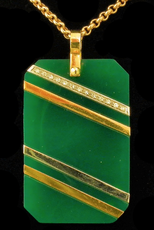 A modern 18ct gold mounted jade 15c147