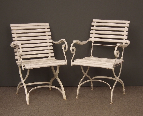 A pair of early 20th Century white 15c1b7