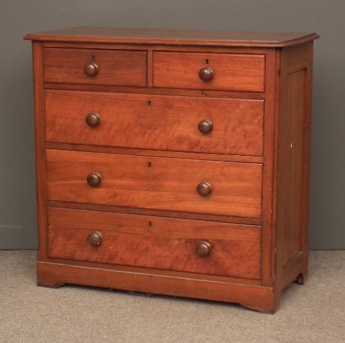 A Victorian mahogany chest of drawers 15c1fd