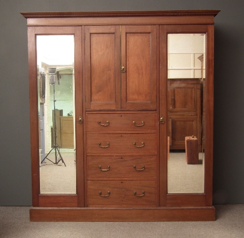 An Edwardian mahogany wardrobe 15c215