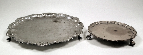 A George V silver circular salver 15c226