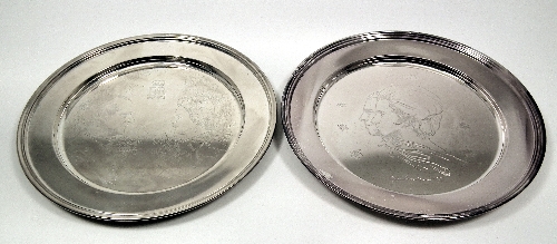 Two Elizabeth II silver dishes 15c228