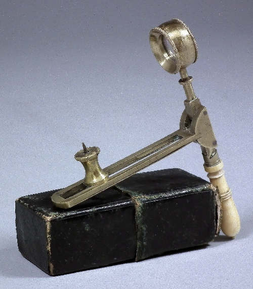 A 19th Century brass specimen magnifier 15c329