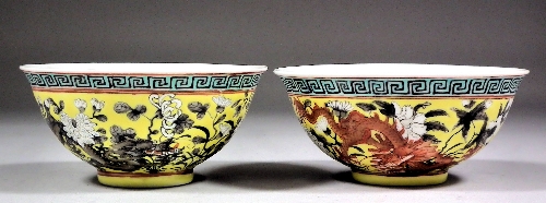 A pair of Chinese porcelain Dragon
