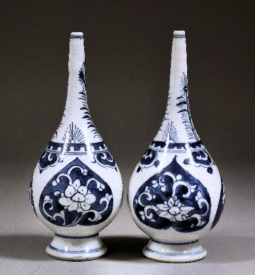 A pair of Chinese blue and white 15c37a