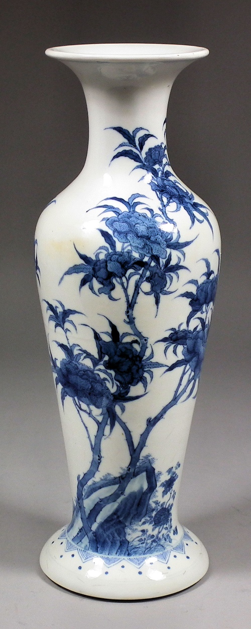 A Chinese porcelain blue and white vase