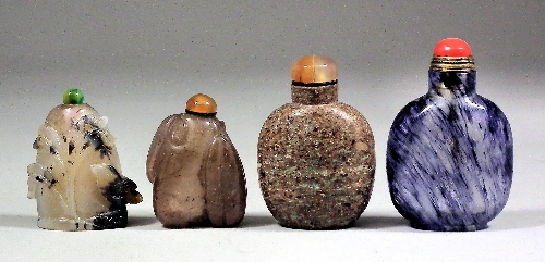 A Chinese agate snuff bottle and