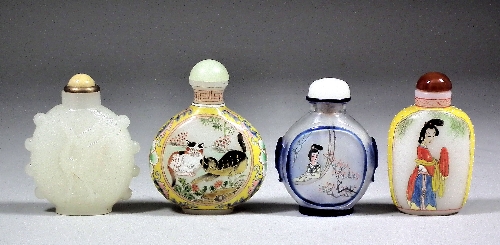 A Chinese white glass snuff bottle