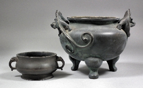 A small Chinese bronze two handled 15c3e5