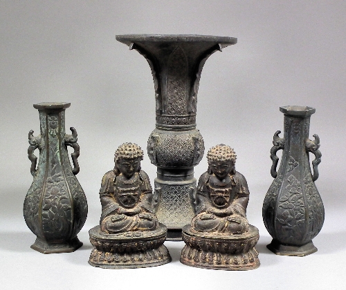 A Chinese bronze Gu shaped vase 15c3e6