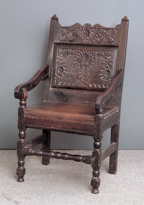 A late 17th Century oak armchair 15c44a