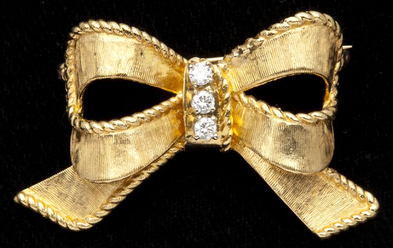 Gold and Diamond Bow Brooch signedwith 15c544