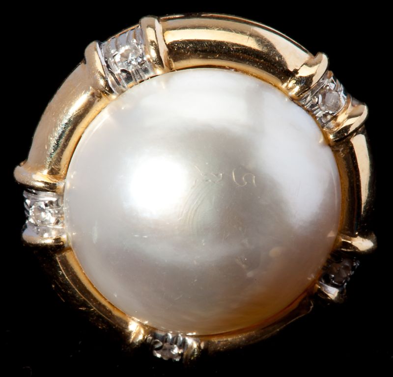 Diamond and Mabe Pearl Ringcentering