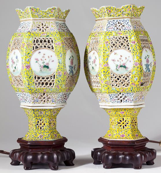 Pair of Chinese Porcelain Famille 15c93c