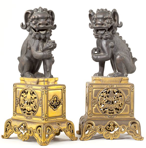 Pair of Chinese Bronze Foo Dog 15c954