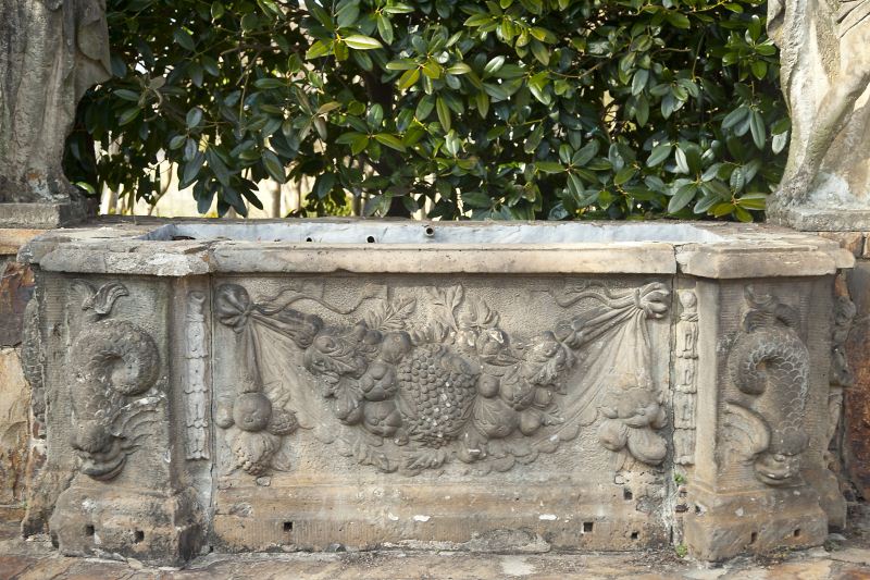 Italian Carved Stone Garden Fountainsarcophagus