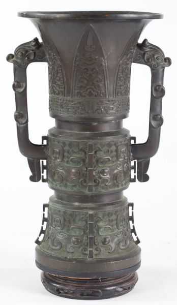Chinese Bronze Archaic Style Vesseltall