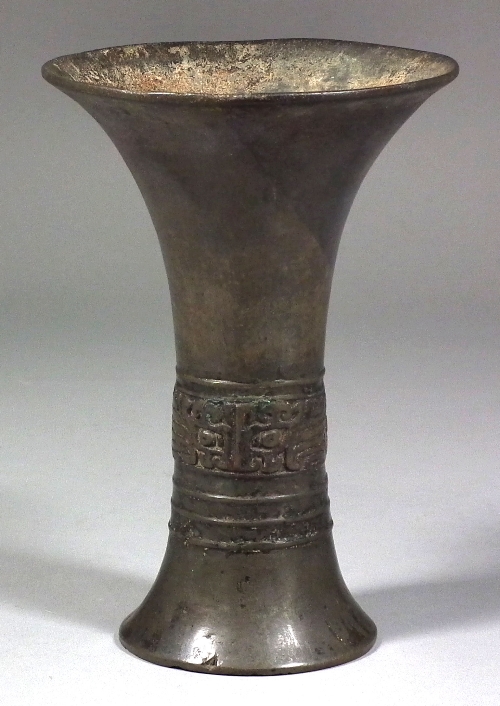 A Chinese bronze Gu wine vessel  15cd5e