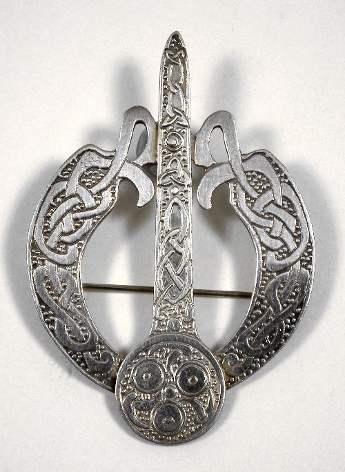 A George VI silver brooch of Scottish 15cd8d