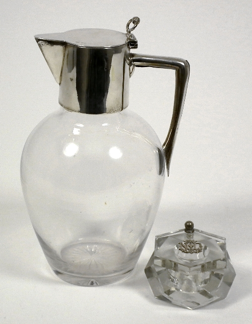 An Edward VII glass bulbous claret 15cdd4