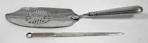 A George III silver fish slice 15ce10