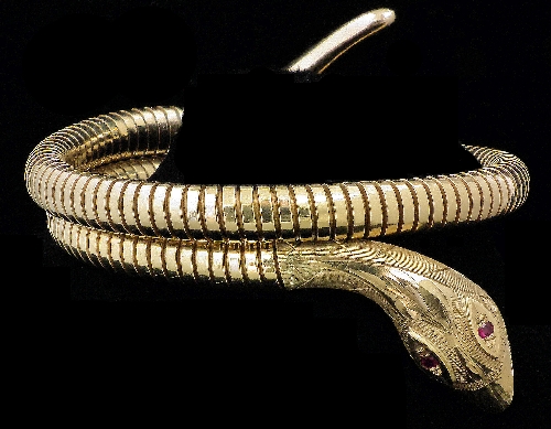 A modern 9ct gold serpent pattern 15ce33