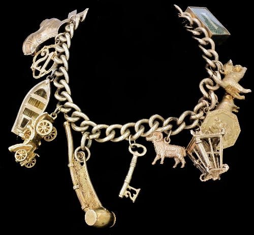 A 9ct gold chain link bracelet