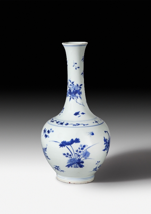 A Chinese blue and white porcelain bottle