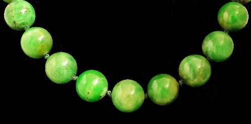 A modern Chinese jadeite bead necklace 15cff8