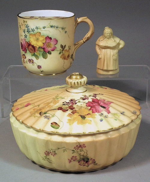 A Royal Worcester porcelain Blush 15d064